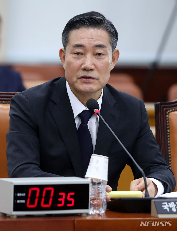 [서울=뉴시스] 추상철 기자 = 신원식 국방부장관 후보자가 27일 오전 서울 여의도 국회에서 열린 인사청문회에 출석해 의원의 질의에 답변하고 있다. 2023.09.27. scchoo@newsis.com