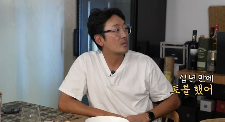 [서울=뉴시스] 지난 26일 유튜브 채널 '성시경 SUNG SI KYUNG'에는 배우 하정우가 게스트로 출연한 '성시경의 만날텐데' 영상이 올라왔다. (사진=유튜브 채널 '성시경 SUNG SI KYUNG' 캡처) 2023.09.28. photo@newsis.com *재판매 및 DB 금지