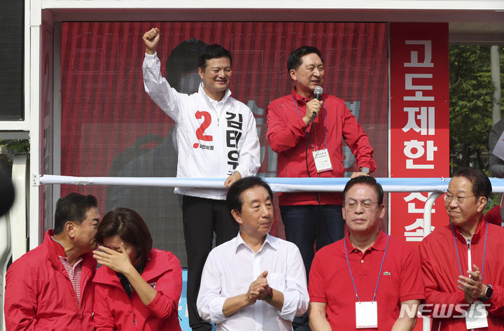 [서울=뉴시스] 김근수 기자 = 김기현 국민의힘 당대표가 28일 오전 서울 강서구 발산역 인근에서 열린 국민의힘 강서구청장 후보 출정식에서 연설을 하고 있다. 2023.09.28. ks@newsis.com