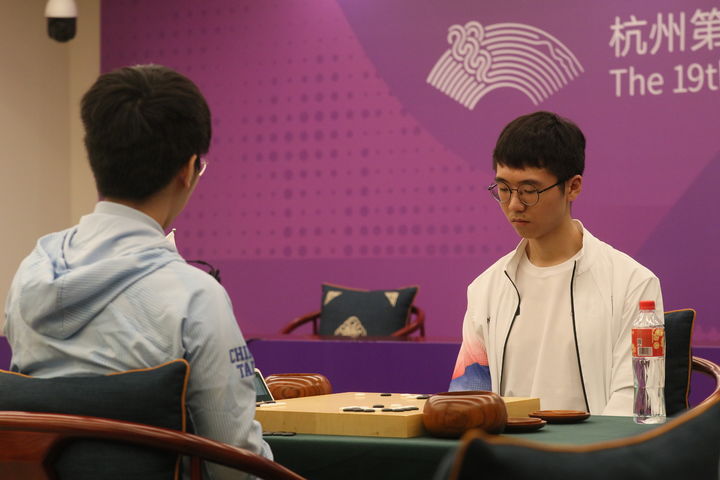 [서울=뉴시스] 2022 아시안게임 바둑 종목 남자단체전 예선에 출전한 변상일 9단. (사진= 일본기원 제공) 2023.09.29. photo@newsis.com *재판매 및 DB 금지