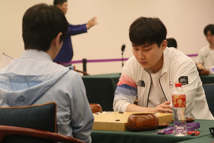[서울=뉴시스] 2022 아시안게임 바둑 남자단체전 예선에 출전한 박정환 9단. (사진= 일본기원 제공) 2023.09.29. photo@newsis.com *재판매 및 DB 금지