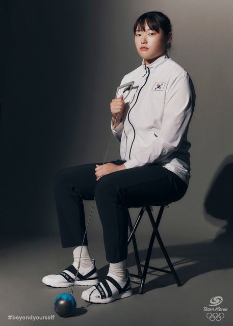 [서울=뉴시스] 여자 해머던지기 김태희가 29일 오후(한국시간) 중국 저장성 항저우 올림픽 스포츠센터 주경기장에서 열린 2022 항저우 아시안게임 여자 해머던지기 결선에서 64ｍ14를 던져 동메달을 차지했다.&nbsp; *재판매 및 DB 금지