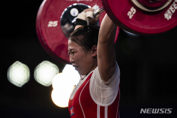 [항저우=AP/뉴시스]북한 역도 림은심, 64㎏급 금메달. 2023.10.02.