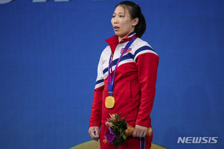 [항저우=AP/뉴시스]북한 역도 림은심, 64㎏급 금메달. 2023.10.02.