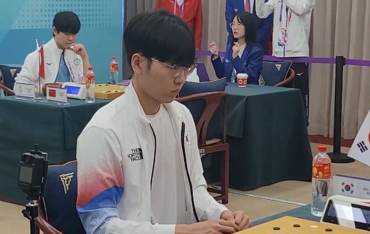 [서울=뉴시스] 아시안게임 바둑 남자단체전 6라운드에 출전한 신진서 9단. (사진= 한국기원 제공) 2023.10.02. photo@newsis.com *재판매 및 DB 금지