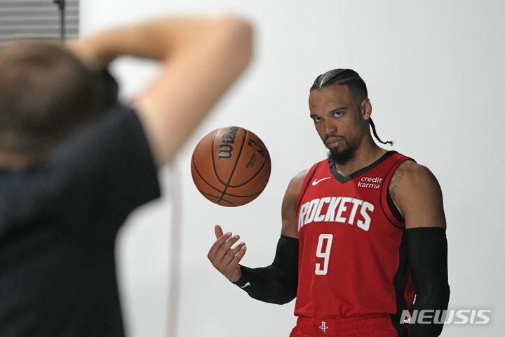 [휴스턴=AP/뉴시스] 미국프로농구(NBA) 휴스턴 로키츠의 딜런 브룩스. 2023.10.03