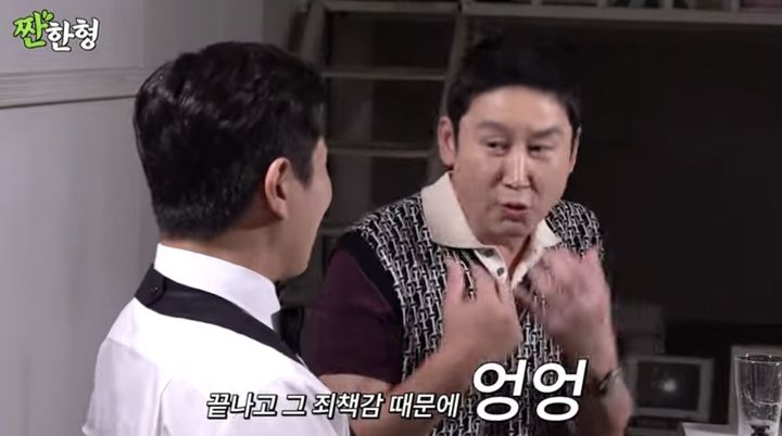 [서울=뉴시스] 지난 2일 유튜브 채널 '짠한형 신동엽'에는 '다섯 번째 짠 화사, 매직아이 '이거 사과예요?' EP.06'이라는 제목의 영상이 올라왔다. (사진=유튜브 채널 '짠한형 신동엽' 캡처) 2023.10.03. photo@newsis.com *재판매 및 DB 금지