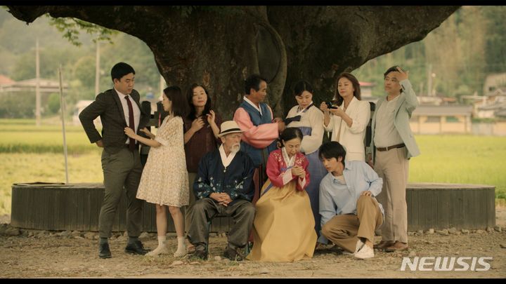 [창원=뉴시스] 경남 합천 일대에서 촬영한 영화 '장손' 한 장면.(사진=경남도 제공)