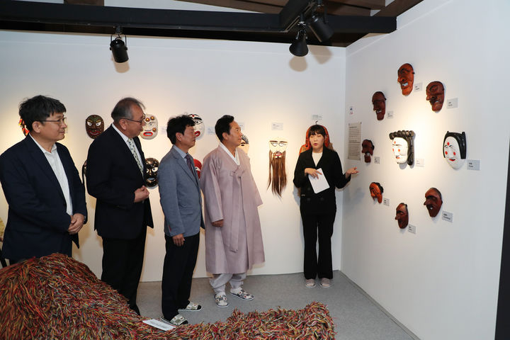 안동 웅부공원에서 ''또 다른 얼굴들-한국과 아세안의 가면' 순회전시가 개막됐다. (사진=안동시 제공) *재판매 및 DB 금지