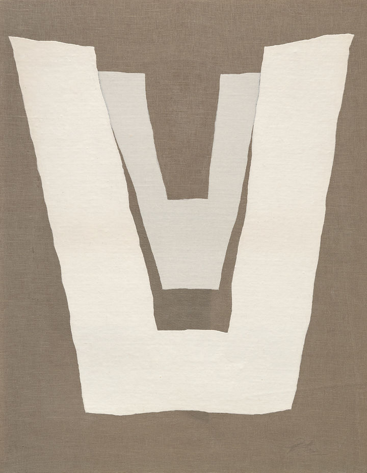 권영우(1926-2013), 〈Untitled〉, 2000년대, Korean paper on canvas, 117 x 91 cm, Courtesy of the artist’s estate and Kukje Gallery, 사진: 안천호 이미지 제공: 국제갤러리 *재판매 및 DB 금지