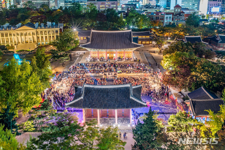 [서울=뉴시스]서울 중구는 13~14일 이틀간 덕수궁과 정동 일대에서 '정동야행(貞洞夜行)'을 개최한다고 4일 밝혔다. 정동은 서울 도심 한복판에서 근대의 정취를 흠뻑 느낄 수 있는 장소다. (사진=중구 제공). 2023.10.04. photo@newsis.com