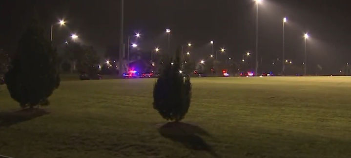 [플로리다주=AP/뉴시스] 미국 플로리다주 올랜도 아팝카에 있는 축구 연습장에서 한 11세 소년이 친구와 말다툼하다 총을 쐈다고 AP통신이 4일(현지시간) 보도했다. 사진은 총격 사건이 발생한 축구 연습장. 2023.10.04 *재판매 및 DB 금지