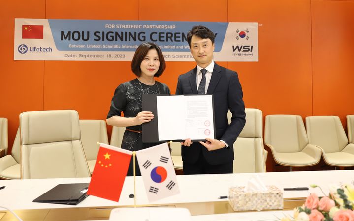 에일린 펑(Eileen Feng) 선건테커 해외사업 부사장, 이윤석 더블유에스아이 대표이사. (사진=더블유에스아이). *재판매 및 DB 금지