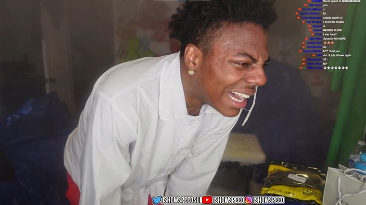 [서울=뉴시스]스트리머 겸 유튜버인 '아이쇼스피드(18·본명 대런 왓킨스 주니어)'가 지난 4일 자신의 방에서 카메라맨과 화학 실험을 하다 질식하는 사고가 벌어져 응급 구조 대원이 출동했다. (사진=유튜브'IShowSpeed'캡처) 2023.10.05 photo@newsis.com *재판매 및 DB 금지