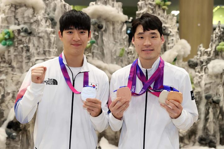 [서울=뉴시스]박강현 장우진. 2023.10.04. (사진=대한탁구협회 제공) *재판매 및 DB 금지