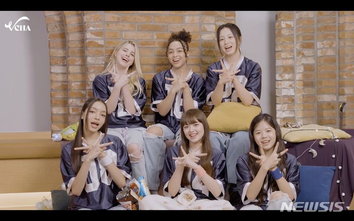 [서울=뉴시스] 정식 데뷔를 앞둔 JYP 신인 걸그룹 '비춰'. (사진= JYP엔터테인먼트 제공) 2023.10.05. photo@newsis.com *재판매 및 DB 금지