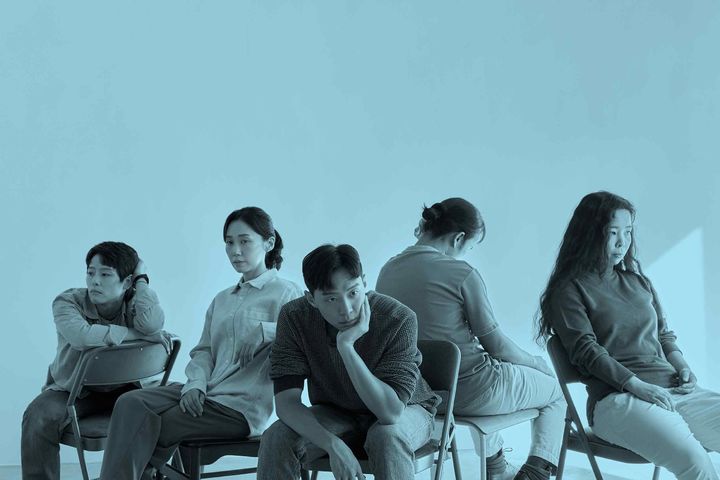 [서울=뉴시스]연극 '러브 앤 인포메이션' 홍보 사진. (사진=두산아트센터 제공) 2023.10.06. photo@newsis.com *재판매 및 DB 금지