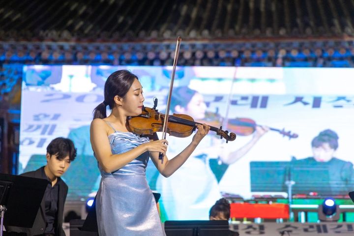 [서울=뉴시스] 6일 대한불교 조계종 제19교구 본사 지리산 대화엄사가 개최한 화엄문화제 행사 중 작은음악회 (사진=화엄사 제공) ㅈ2023.10.06. *재판매 및 DB 금지