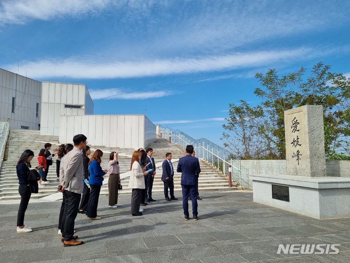 [김포=뉴시스] 정일형 기자 = 전국다문화도시협의회 외국인정책협의회 애기봉탐방. (사진은 김포시 제공)