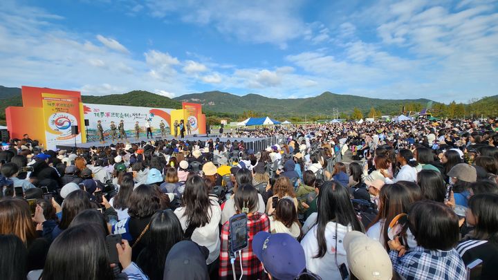 계룡군문화축제 및 지상군페스티벌 보조공연장에서는 육군 특별공연 버스킹을 비롯해 오케스트라, 클래식, 전통무용, 오카리나, 합창, 국악, 댄스공연이 진행됐다. 2023. 10. 09 *재판매 및 DB 금지