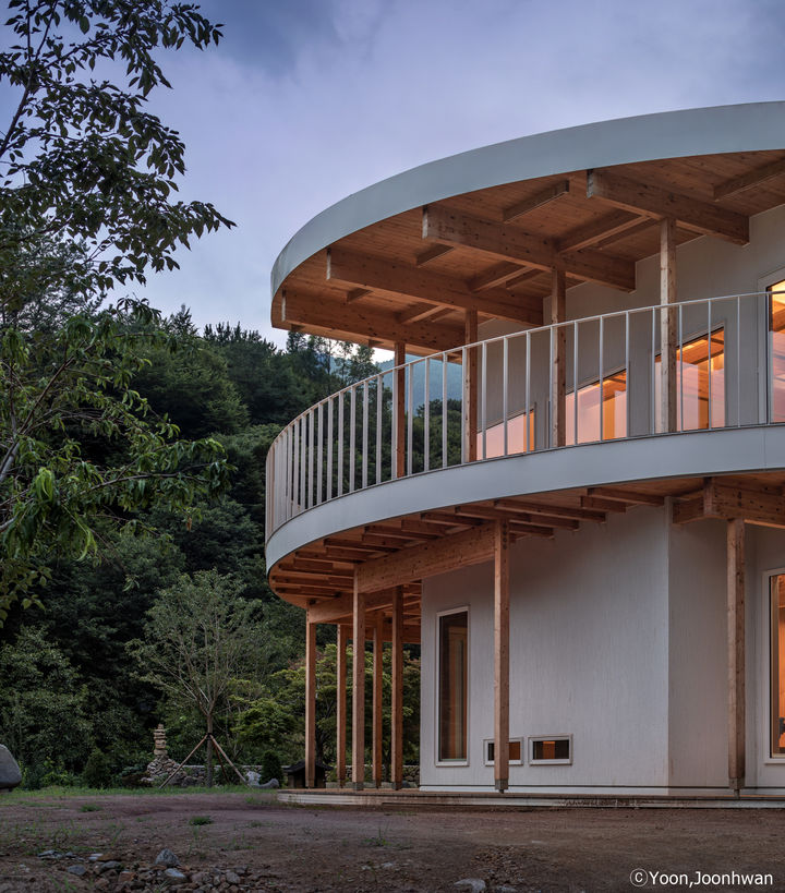 [울산=뉴시스] 2023년 대한민국 목조건축대전에서 우수상을 수상한 경남 하동 입석리의 건축물 모습(윤준환 사진작가 작품) *재판매 및 DB 금지