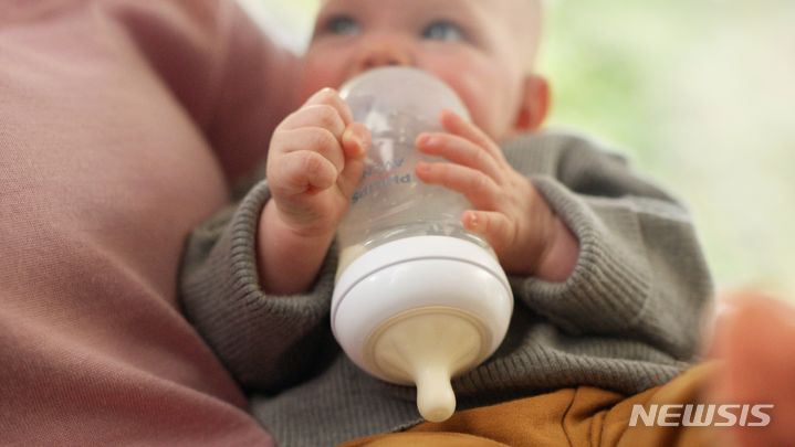 [서울=뉴시스] 필립스 아벤트 'NEW 필립스 아벤트 유리 젖병'. (사진=필립스코리아 제공) 2023.10.10. photo@newsis.com