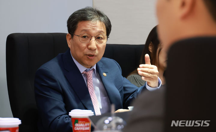 [서울=뉴시스] 이성희 고용노동부 차관. (사진=고용노동부 제공) 2023.10.10. photo@newsis.com