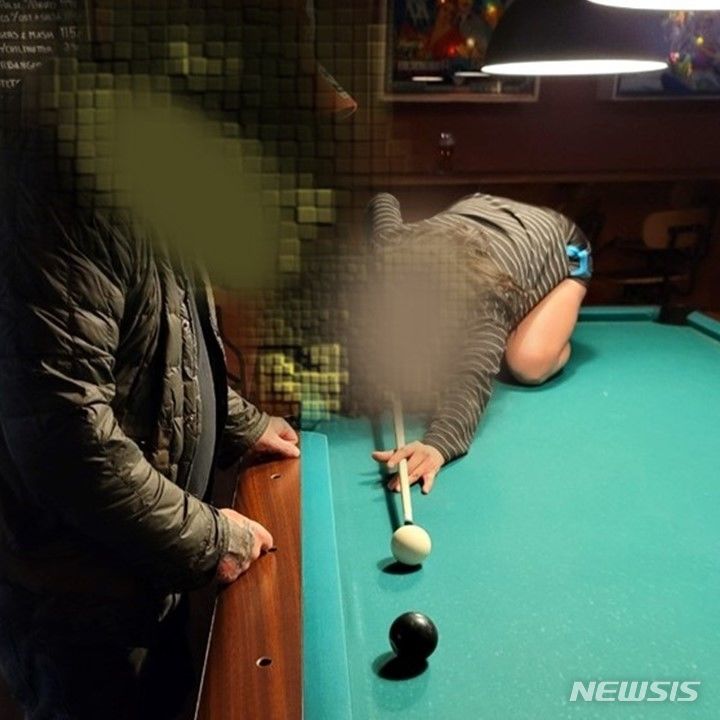 [오산=뉴시스] 오산시의회 유럽연수 당시 단톡방에 올라온 품위훼손 논란의 사진 중 한 장