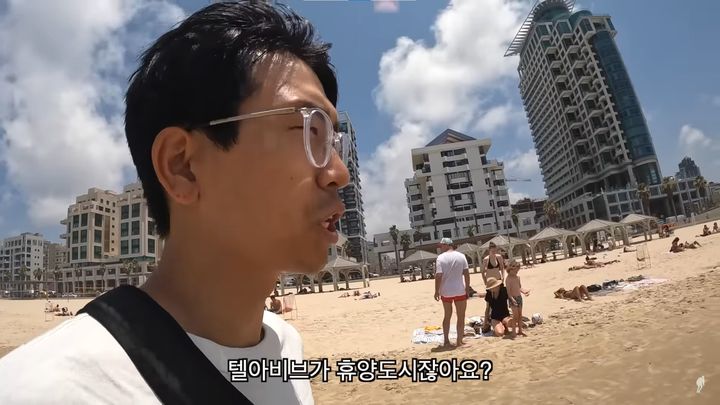 [서울=뉴시스]지난 5일 여행 유튜버 '재여비'가 자신의 유튜브 채널 '재여비 JayTravelVid'에 '물가 지옥 이스라엘 수도에서 미녀 여사친과 보낸 하루'라는 제목의 영상을 게재했다. (사진=유튜브'재여비'캡처) 2023.10.10 photo@newsis.com *재판매 및 DB 금지