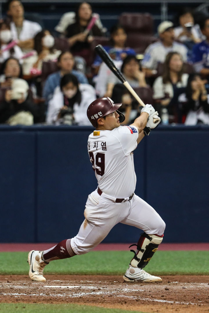 [서울=뉴시스] 키움 히어로즈 임지열은 10일 고척 스카이돔에서 열린 삼성 라이온즈와의 홈경기에서 8회말 결승 투런 홈런을 터뜨렸다.(사진=키움 히어로즈 제공) *재판매 및 DB 금지