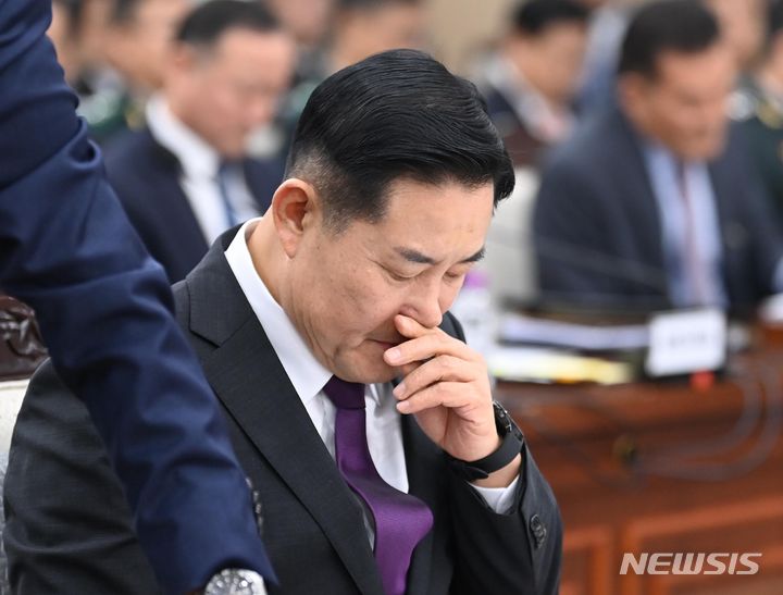 [서울=뉴시스] 국회사진기자단 = 신원식 국방부 장관이 10일 오전 서울 용산구 국방부에서 열린 국회 국방위원회 국정감사에 참석해 있다. 2023.10.10. photo@newsis.com