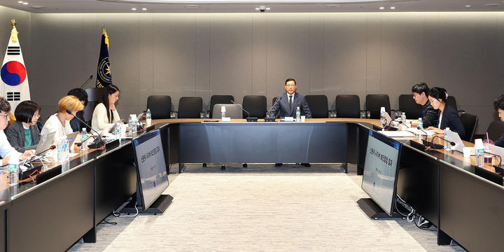 [서울=뉴시스] 백종욱 국가정보원 3차장이 10일 경기 성남시 국가사이버안보협력센터에서 선관위 사이버 보안점검 결과에 대한 브리핑을 하고 있다. (사진=국가정보원 제공) 2023.10.10. photo@newsis.com *재판매 및 DB 금지