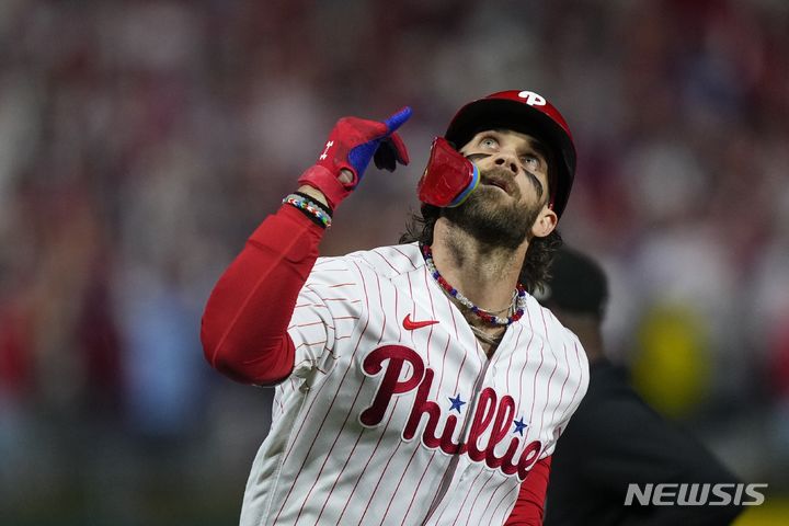 [필라델피아=AP/뉴시스]필라델피아 필리스 브라이스 하퍼. 2023.10.12.