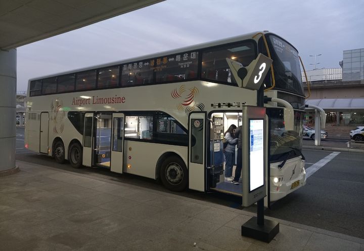 [부산=뉴시스] 김해공항 리무진 버스 (사진=부산시 제공) *재판매 및 DB 금지