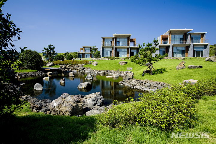 [서울=뉴시스] 휘닉스 아일랜드 제주 힐리우스 전경. (사진=휘닉스 아일랜드 제주 제공)
