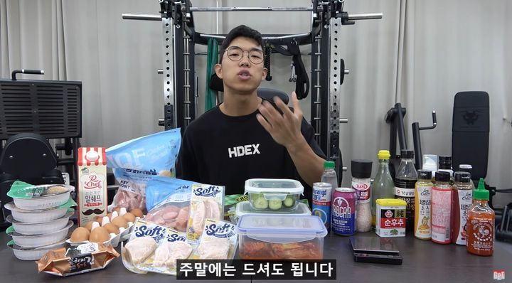 [서울=뉴시스]유튜브 채널 '지피티'는 지난 11일 '석 달 만에 근손실 없이 -23㎏ 감량 성공 체지방만 녹여버린 식단 공개합니다'라는 제목의 영상을 올렸다. (사진=지피티 채널 캡처) 2023.10.12. photo@newsis.com *재판매 및 DB 금지
