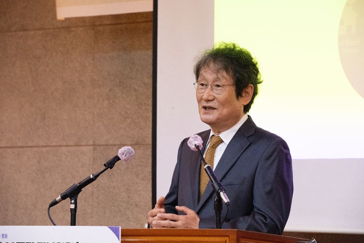 [서울=뉴시스] 늦봄문익환기념사업회는 내년 1월 문익환 목사 서거 30주기를 맞아 '늦봄 문익환 30주기 기념위원회'를 12일 발족했다. 사진은 문 목사의 아들 배우 문성근씨의 발언 장면(사진=늦봄문익환기념사업회 제공) 2023.10.12. photo@newsis.com *재판매 및 DB 금지