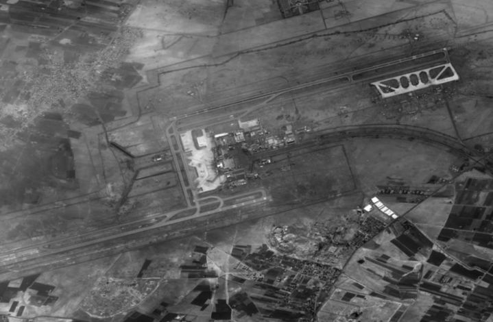 [서울=뉴시스]이스라엘군이 12일 시리아 수도 다마스쿠스와 북부 도시 알레포의 공항을 공습. 두 공항의 활주로들이 훼손됐다고 시리아의 친정부 매체들이 보도했다. 이스라엘의 공습을 받은 다마스쿠스 국제공항의 모습. <사진 출처 : 예루살렘 포스트> 2023.10.30.