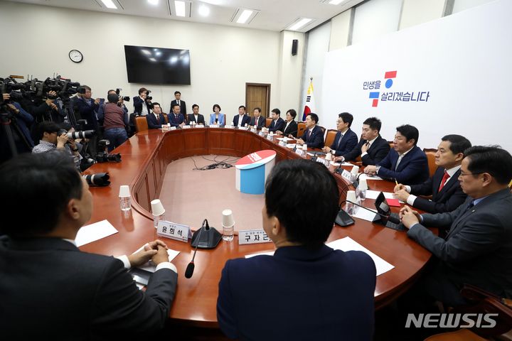 [서울=뉴시스] 조성봉 기자 = 김기현 국민의힘 대표가 지난 12일 오전 서울 여의도 국회에서 열린 국민의힘 최고위원회의에서 발언을 하고 있다. 2023.10.12. suncho21@newsis.com