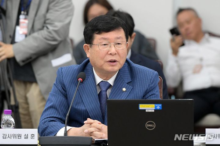 [서울=뉴시스] 국회사진기자단 = 설훈 더불어민주당 의원이 12일 서울 용산구 합동참모본부 청사에서 열린 국회 국방위원회 합동참모본부 등에 대한 국정감사에서 의사진행발언을 하고 있다. 2023.10.12. photo@newsis.com