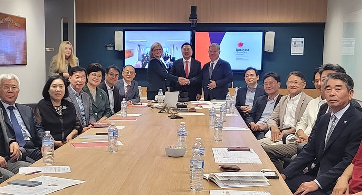 호주를 방문 중인 대전상공회의소 경제사절단이 12일 퀸즐랜드 상공회의소를 방문해 상호 비즈니스 교류 확대와 협력을 약속했다. 2023. 10. 13 *재판매 및 DB 금지