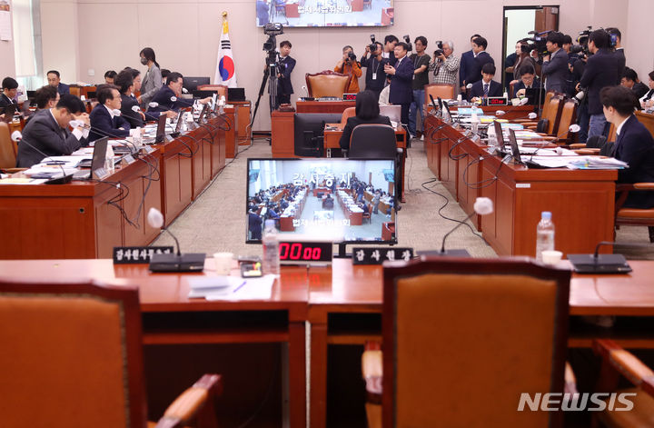 [서울=뉴시스] 추상철 기자 = 13일 오전 서울 여의도 국회에서 열린 법제사법위원회의 감사원에 대한 국정감사가 파행되고 있다. 2023.10.13. scchoo@newsis.com