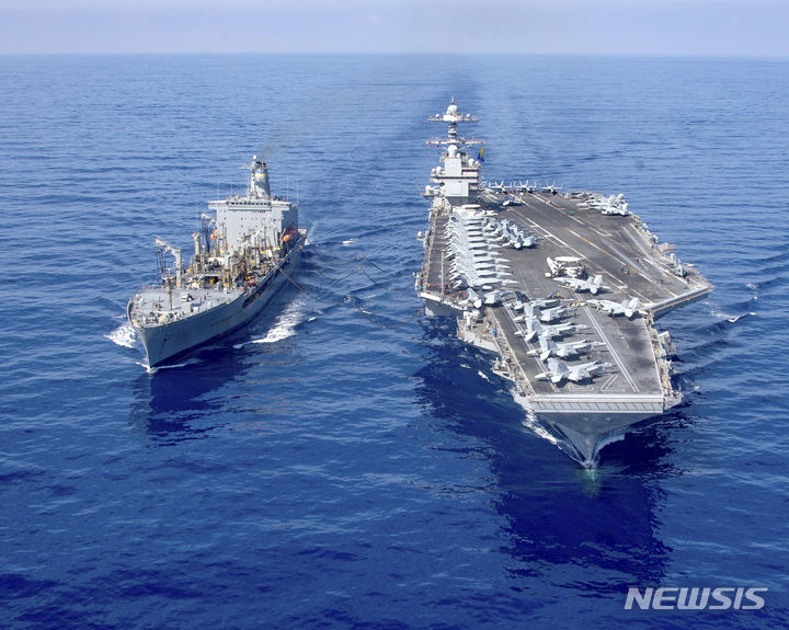 [동지중해=AP/뉴시스]미국의 베네수엘라 공격에 대비해 카리브해로 이동하고 있는 미 제럴드 포드 항공모함 전단. 이달 중순 카리브해에 도착할 예정이다. 2025.11.5.