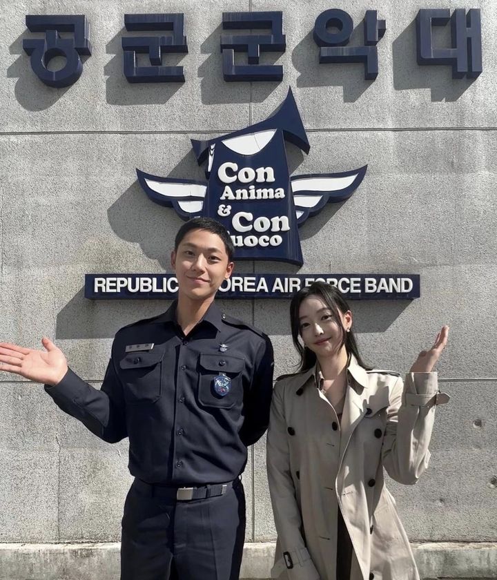 [서울=뉴시스] 배우 이도현, 강아랑 기상캐스터. (사진=강아랑 인스타그램 캡처) 2023.10.14. photo@newsis.com *재판매 및 DB 금지