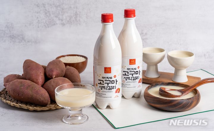 [무안=뉴시스] 전남도가 10월을 대표하는 남도 전통주로 선정한 '무안황토고구마 생막걸리'. (사진=전남도 제공) 2023.10.14. photo@newsis.com *재판매 및 DB 금지