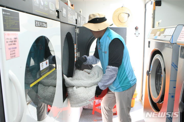 강원도한의사회-건보공단 원주·횡성지사, 빨래·의료 봉사