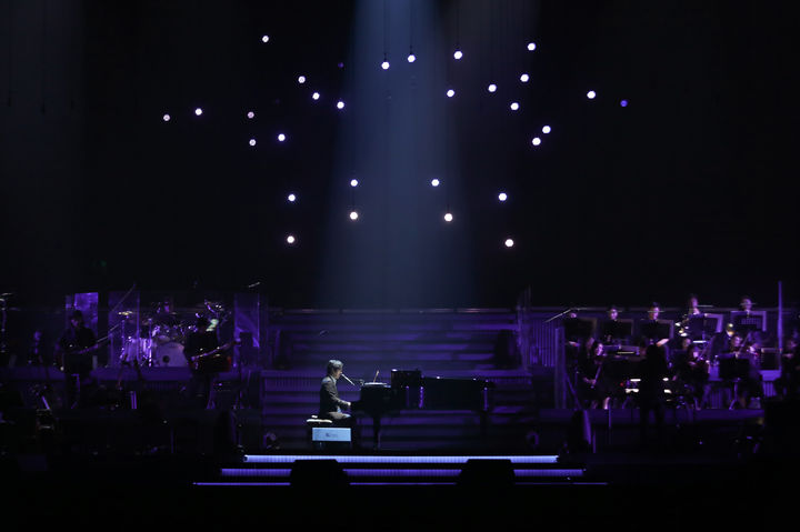 [서울=뉴시스] 지난 7~9·13~15일 서울 올림픽공원 케이스포돔(KSPO DOME)에서 여섯 차례 공연한 '2023 김동률 콘서트 - 멜로디(Melody)' 현장. (사진 = 뮤직팜 제공) 2023.10.16. photo@newsis.com *재판매 및 DB 금지