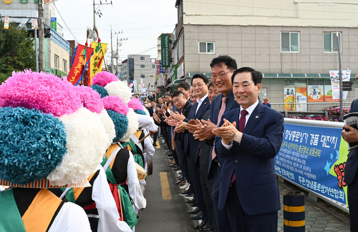 제37회 우포따오기와 함께하는 비사벌문화제가 1만1000여 명의 많은 관광객과 주민들이 참여한 가운데 성황리에 개최됐다. (사진=창녕군 제공) *재판매 및 DB 금지