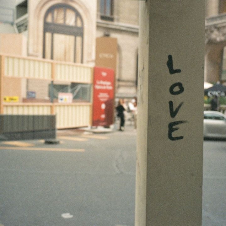 [서울=뉴시스] 16일 리메이크곡 '그대를 사랑하는 10가지 이유'를 발매하는 싱어송라이터 '아도라'. (사진= 딩고 제공) 2023.10.16. photo@newsis.com *재판매 및 DB 금지