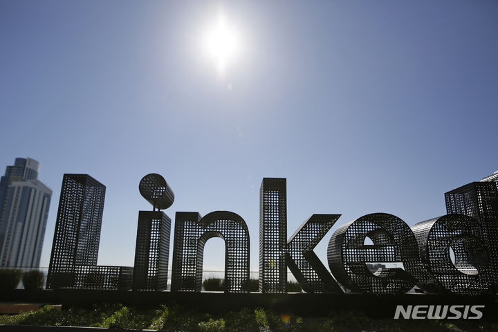 [샌프란시스코=AP/뉴시스]마이크로소프트(MS)가 소유한 비즈니스 소셜플랫폼 링크드인이 직원 668명을 해고한다고 16일(현지시간) 밝혔다. 사진은 미국 샌프란시스코의 링크드인 사무실 외부 모습. 2023.10.17.